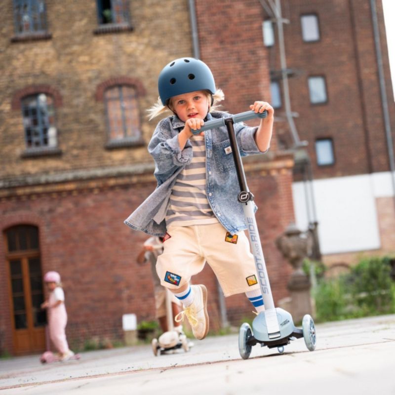 Trottinette Highwaykick 3 S LED Steel Scoot and ride Ambiance 2