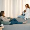 Coussin de maternité Buddy Corduroy Green Doomoo Ambiance 7