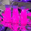 Bouteille sensorielle à paillettes Float Rose fluorescente  par Petit Boum