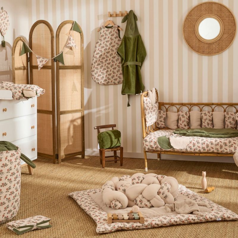 Lot de 2 bavoirs naissance gaze de coton fleurs beige et fougère BB & Co Ambiance 2