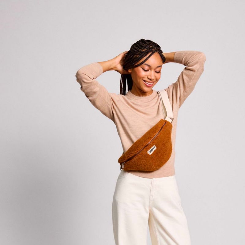 Sac banane Olivia Teddy Brun Hindbag Ambiance 3