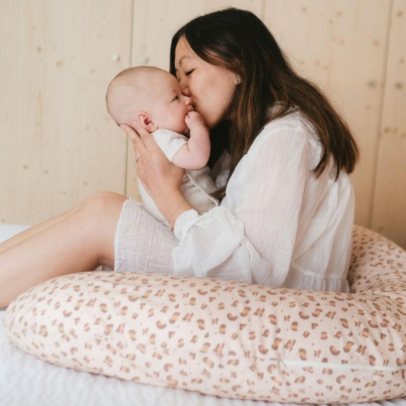 Coussin de maternité jersey Léopard Candide Ambiance 2