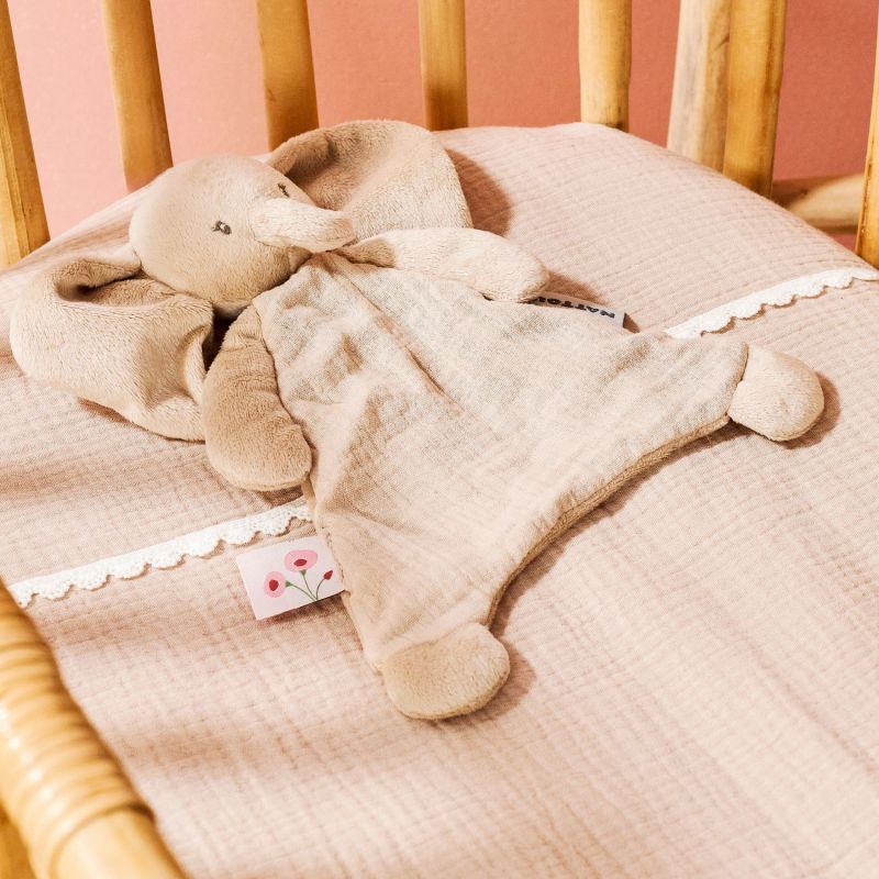 Mini doudou Fanfan l'éléphant Sable (25 cm) Nattou Ambiance 2