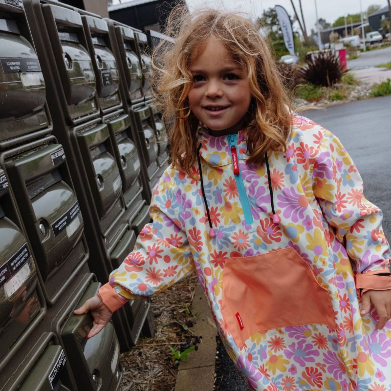 Poncho de pluie Retro Flowers (2-3 ans) Hello Hossy Ambiance 2