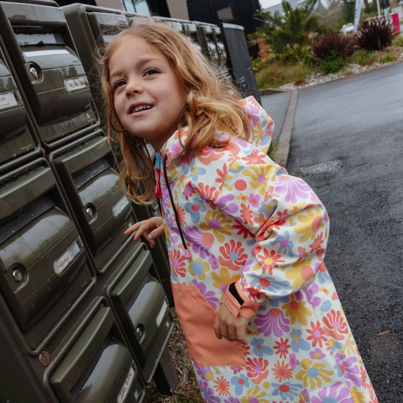 Poncho de pluie Retro Flowers (2-3 ans) Hello Hossy Ambiance 5