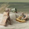 Souris de plage sur son matelas Papa Fleurs Maileg Ambiance 3