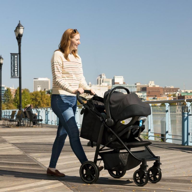 Poussette compacte EeZeFOLD Midnight Graco Ambiance 2