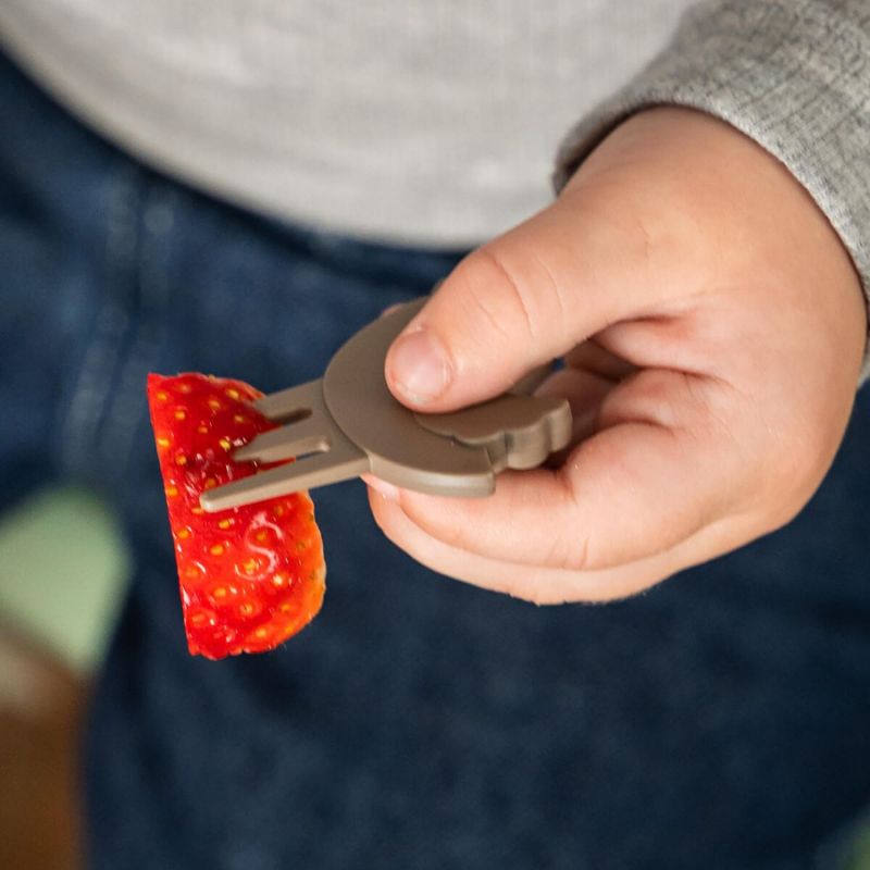 Boîte à goûter PM avec piques snack Tiny trails Sable Done by Deer Ambiance 5