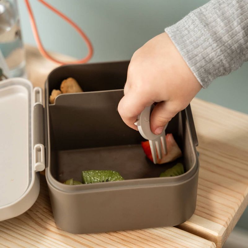 Boîte à goûter avec piques snack Tiny trails Sable Done by Deer Ambiance 6