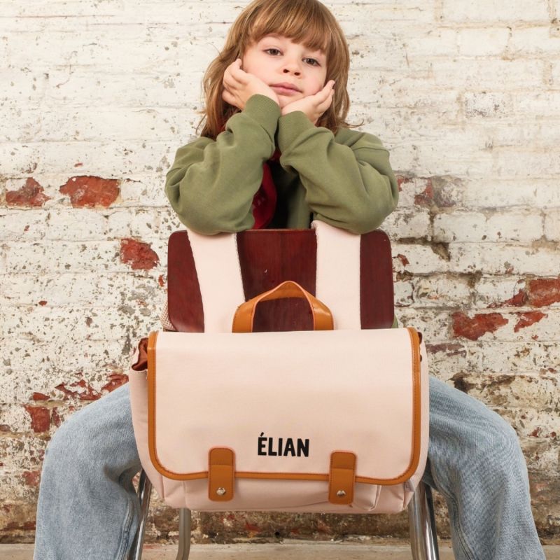 Cartable A4 maternelle Beige personnalisable (33 cm) Atelier Wagram Ambiance 6