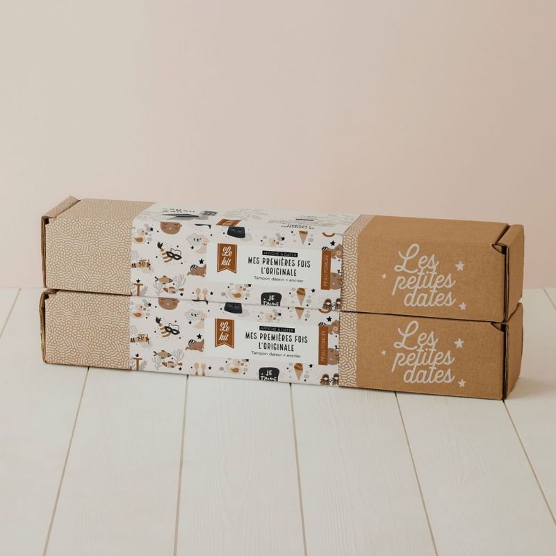 Affiche Mes Premières Fois Peau foncée Maman et Papa (40x50 cm) Les Petites Dates Packaging 5