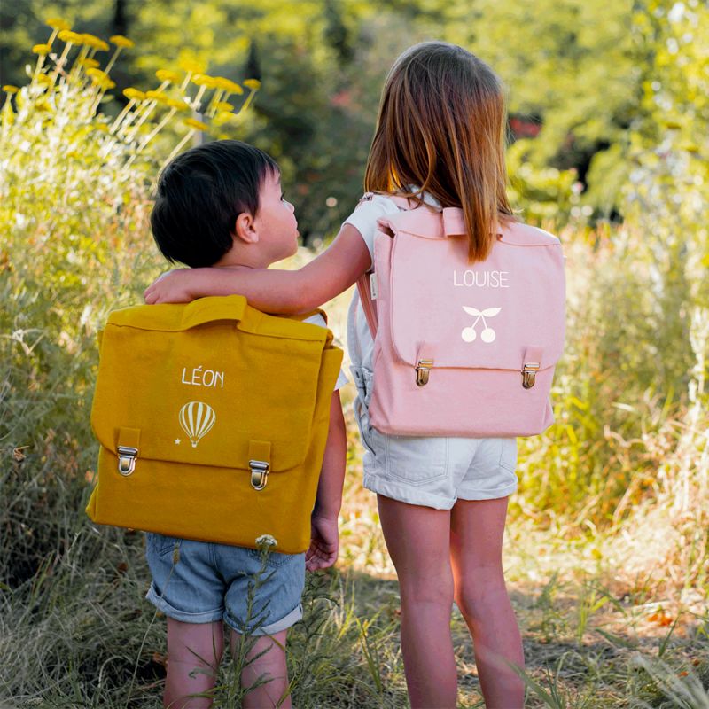 Cartable maternelle 33 cm jaune moutarde (personnalisable) Les Griottes Ambiance 2