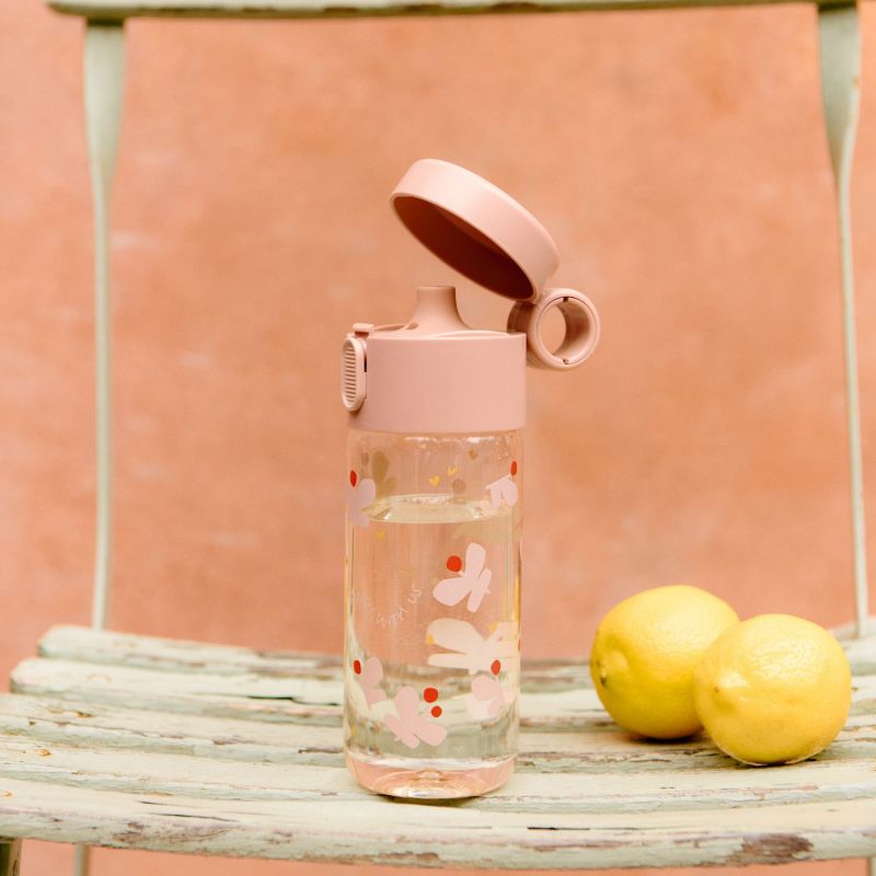 Gourde Clemence Butterfly Apple Blossom (350 ml) Liewood Ambiance 2