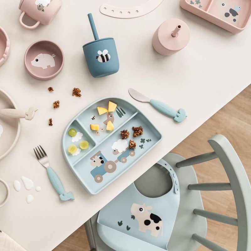 Lot de 2 gobelets à paille en silicone Tiny farm Bleu Done by Deer Ambiance 5