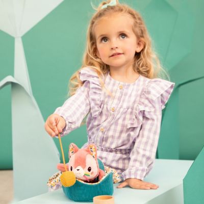 Peluche sonore Jeanne le chat et son panier