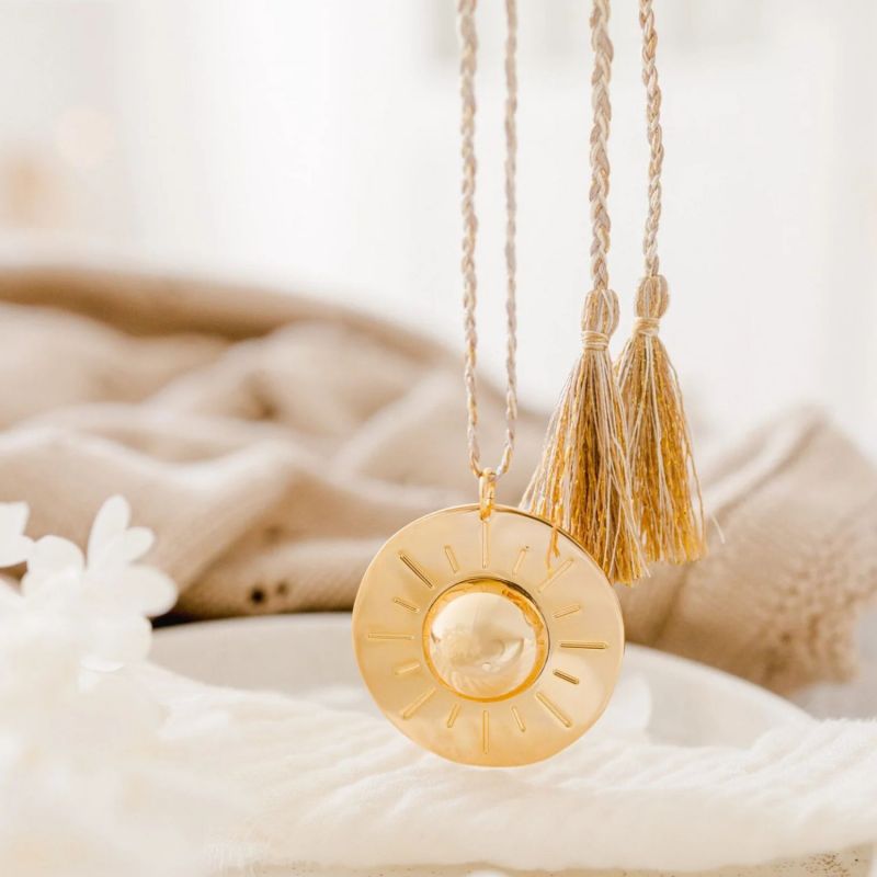 Bola de grossesse Sun cordon personnalisable (or jaune 18 carats) Pleine Lune Ambiance 5