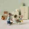 Petit Frère souris avec son sac Maileg Ambiance 2