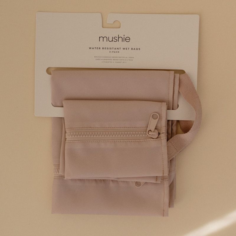Lot de 2 sacs étanches pour vêtements mouillés Blush Mushie Ambiance 3