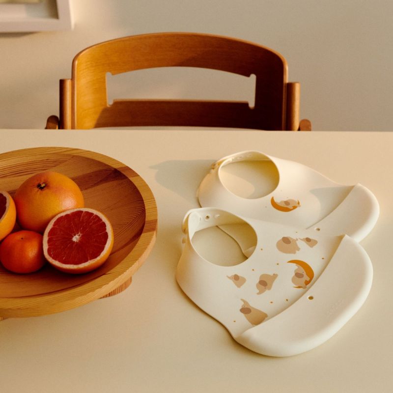 Lot de 2 bavoirs en silicone Ember Elephant Crème de la crème Liewood Ambiance 2