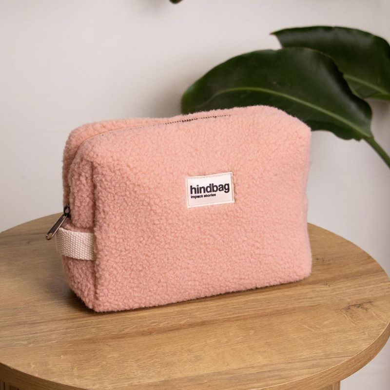 Trousse de toilette Leon Teddy Rose poudrée Hindbag Ambiance 2