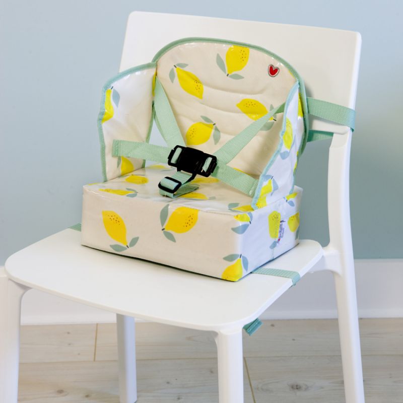 Image d'ambiance de présentation du produit Réhausseur nomade Easy Up Happy Lemon - Baby to Love