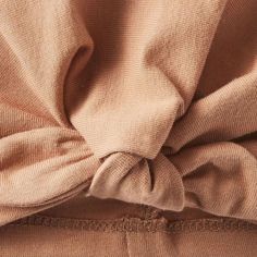 Bonnet de naissance noué cassonade