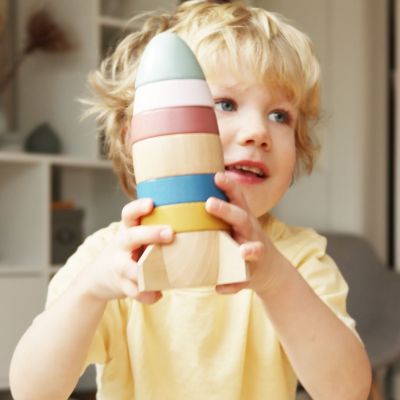 Tour à empiler en bois Fusée