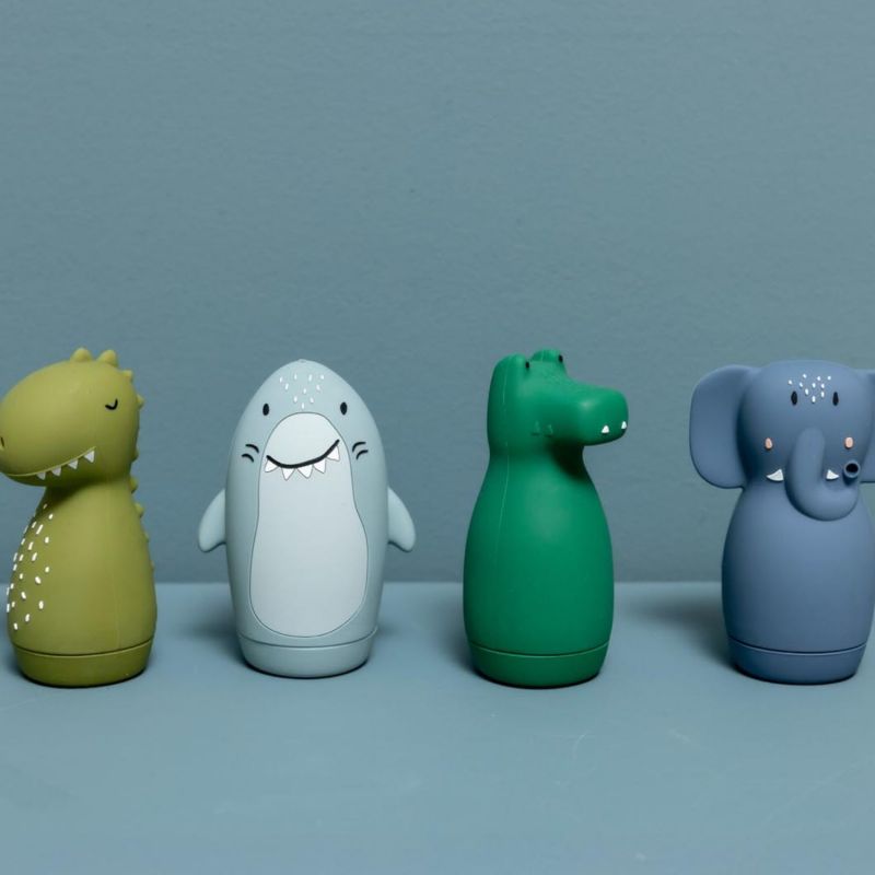 Jouets de bain aspergeur Mr. Shark et Mr. Dino Trixie Ambiance 4