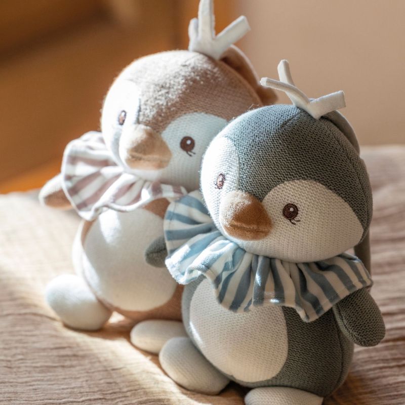 Peluche musicale Pingouin Praliné Matcha Walking Mum Ambiance 8