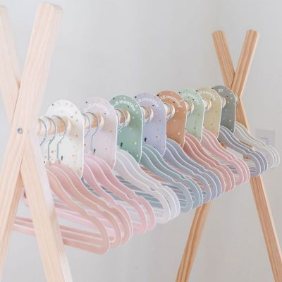 Lot de 15 cintres en velours rose