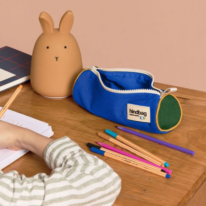 Trousse scolaire ronde Mia Bleu électrique Hindbag Ambiance 2