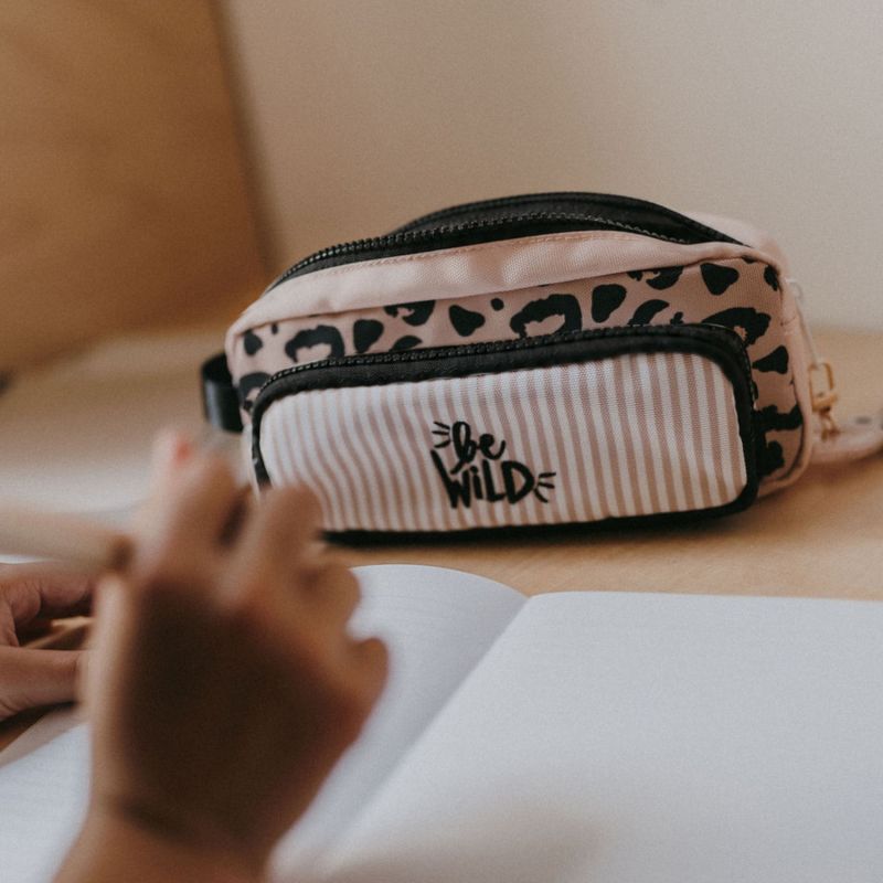 Trousse scolaire Lina sauvage Zakuw Ambiance 2