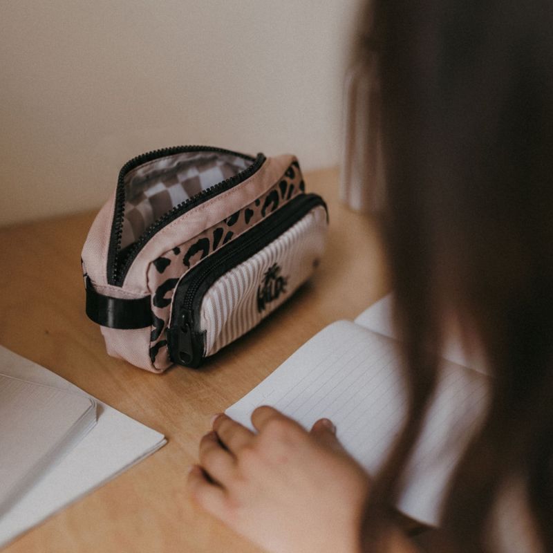 Trousse scolaire Lina sauvage Zakuw Ambiance 3