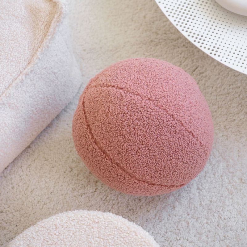 Coussin balle Guava Pink molletonné Wigiwama Ambiance 4