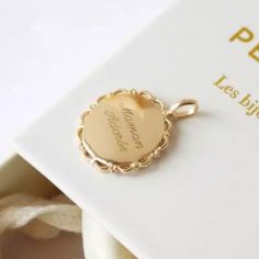 Pendentif médaille Dentelle personnalisable (plaqué or)