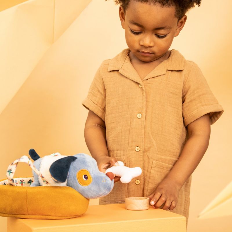 Peluche sonore Jules le chien et son panier Lilliputiens Ambiance 7