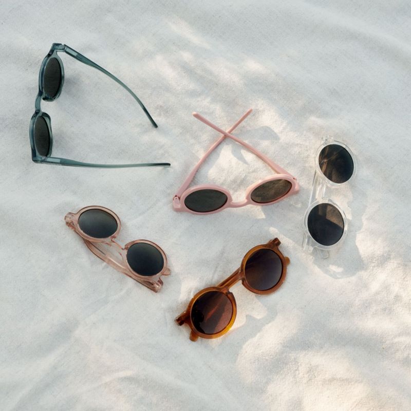 Lunettes de soleil Darla Dark Tortoise (4-10 ans) Liewood Ambiance 8