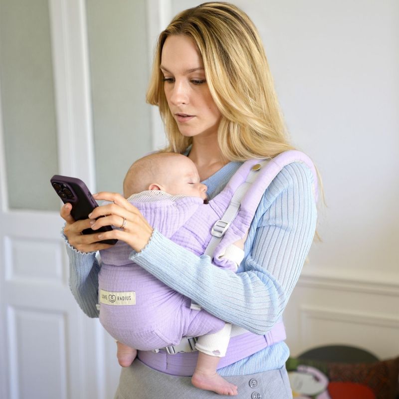 Porte bébé HoodieCarrier 2 Lilas Love Radius Ambiance 5