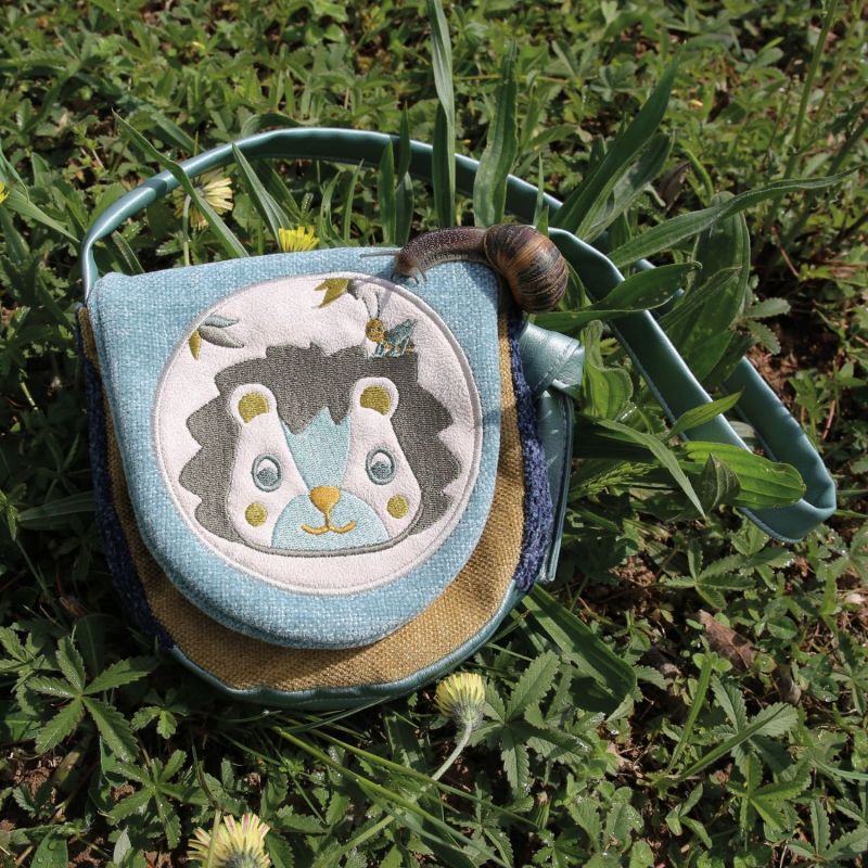Sac bandoulière enfant Tchikis 3 Lion Criquet L'oiseau bateau Ambiance 2