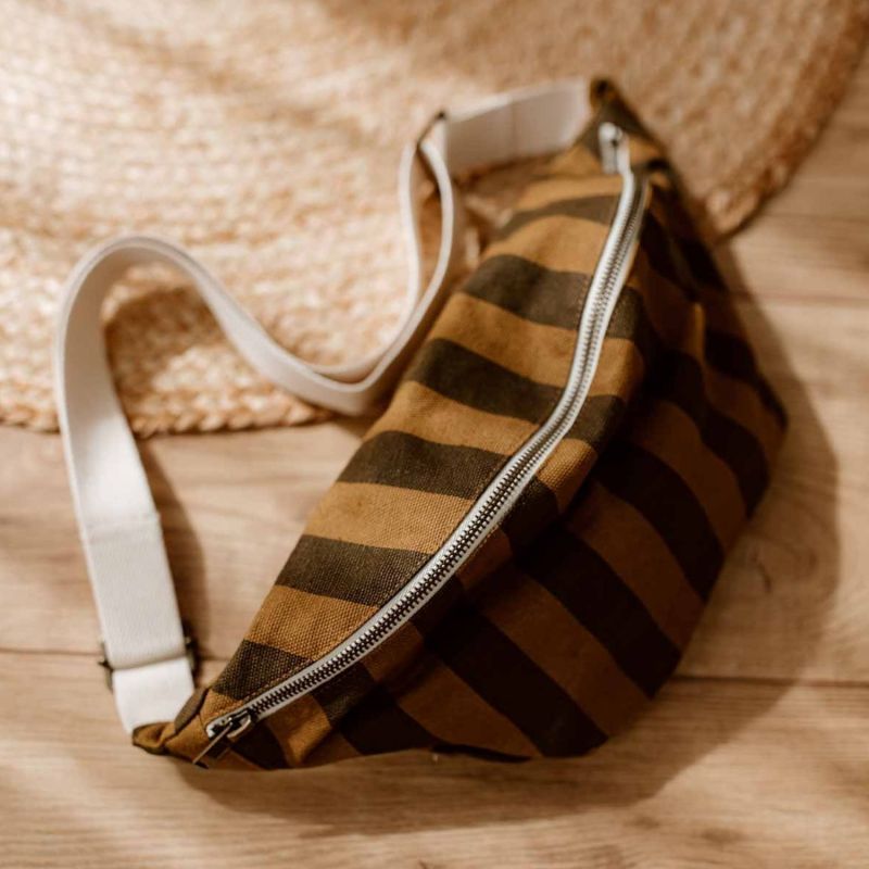 Sac banane rayée Cumin-Noir Rose in April Ambiance 6