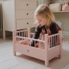 Lit pour poupée en bois rose Konges Slojd Ambiance 5