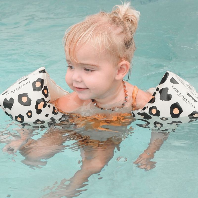 Brassards de natation Léopard beige (0-2 ans) Swim Essentials Ambiance 4