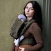 Porte bébé PhysioCarrier V2 Velvet Green Love Radius Ambiance 4