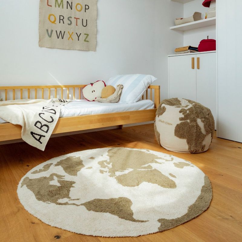 Tapis lavable RugCycled Carte du monde Lorena Canals Ambiance 2