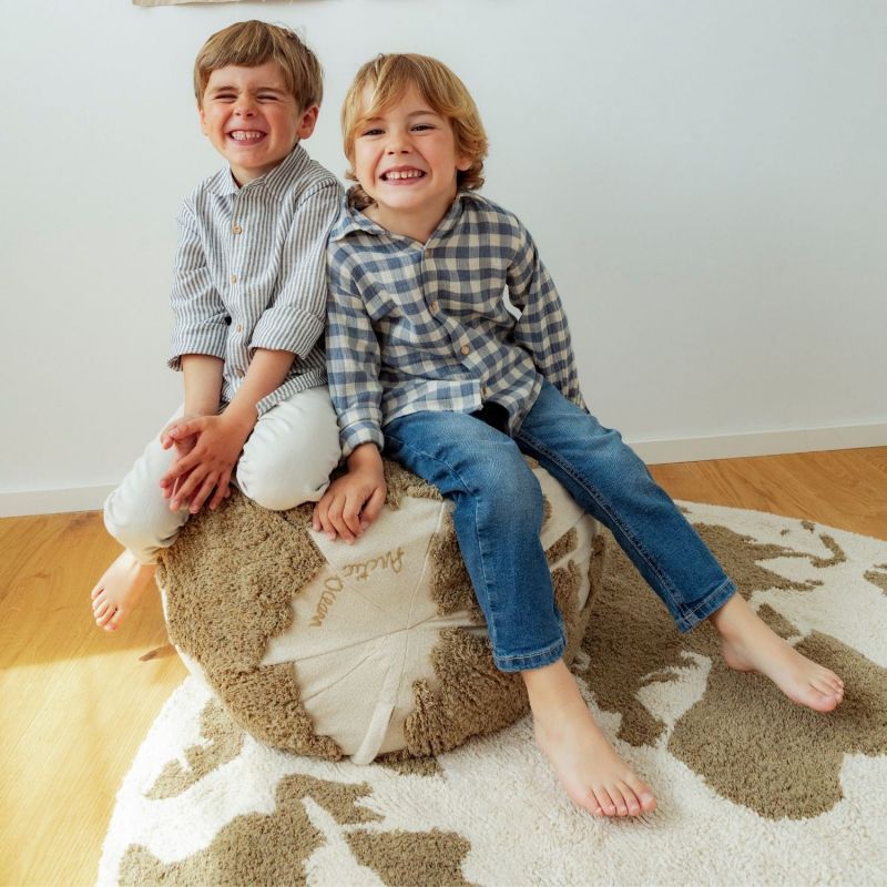 Tapis lavable RugCycled Carte du monde Lorena Canals Ambiance 3