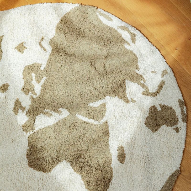 Tapis lavable RugCycled Carte du monde Lorena Canals Ambiance 4