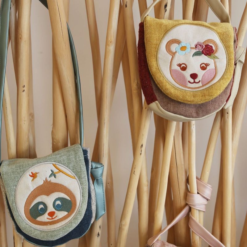 Sac bandoulière enfant Tchikis 3 Mme Ours L'oiseau bateau Ambiance 2