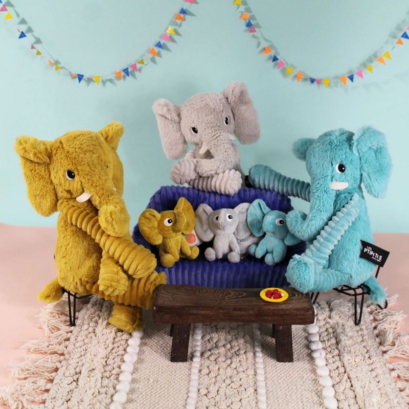 Peluche Eléphant maman et bébé Les Ptipotos Aqua (35 cm) Les Déglingos Ambiance 2
