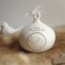 Boule de Noël en porcelaine Mouton (personnalisable)  par Gaëlle Duval