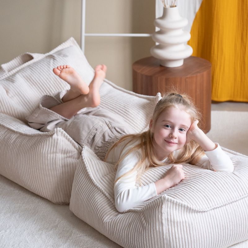 Fauteuil pouf et repose-pieds Marshmallow velours côtelé Wigiwama Ambiance 2